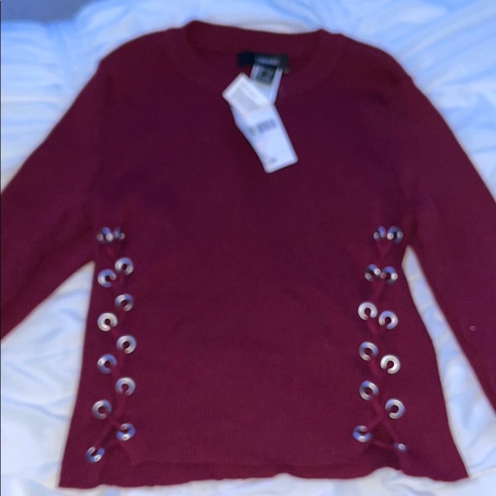 Fitted red long sleeve cropped t-shirt